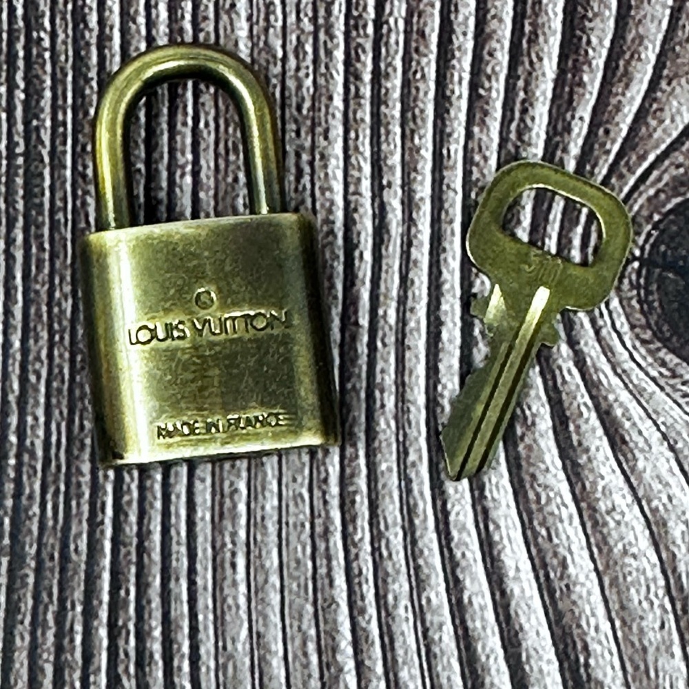 100% Authentic and pre loved Louis Vuitton - Gold Lock and Key set #311 - Picture 3 of 4